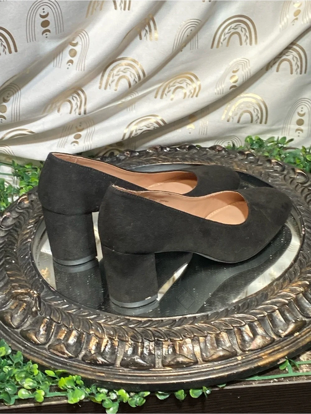 Time and Tru Black Suede Round-Toe Heels